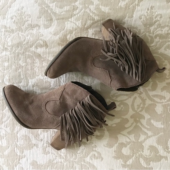 Steve Madden Ponncho Bootie Size 7 - Picture 2 of 6